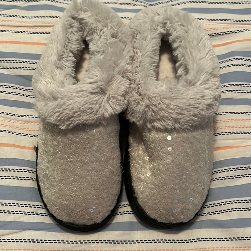 Dearfoams women’s size 7-8 slippers
